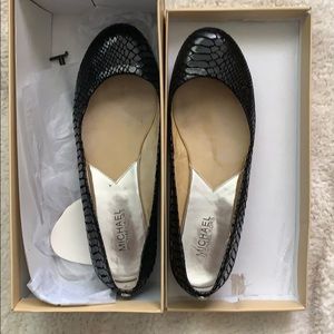 Michael Kors Venus Flat Black Snake Skin sz 10